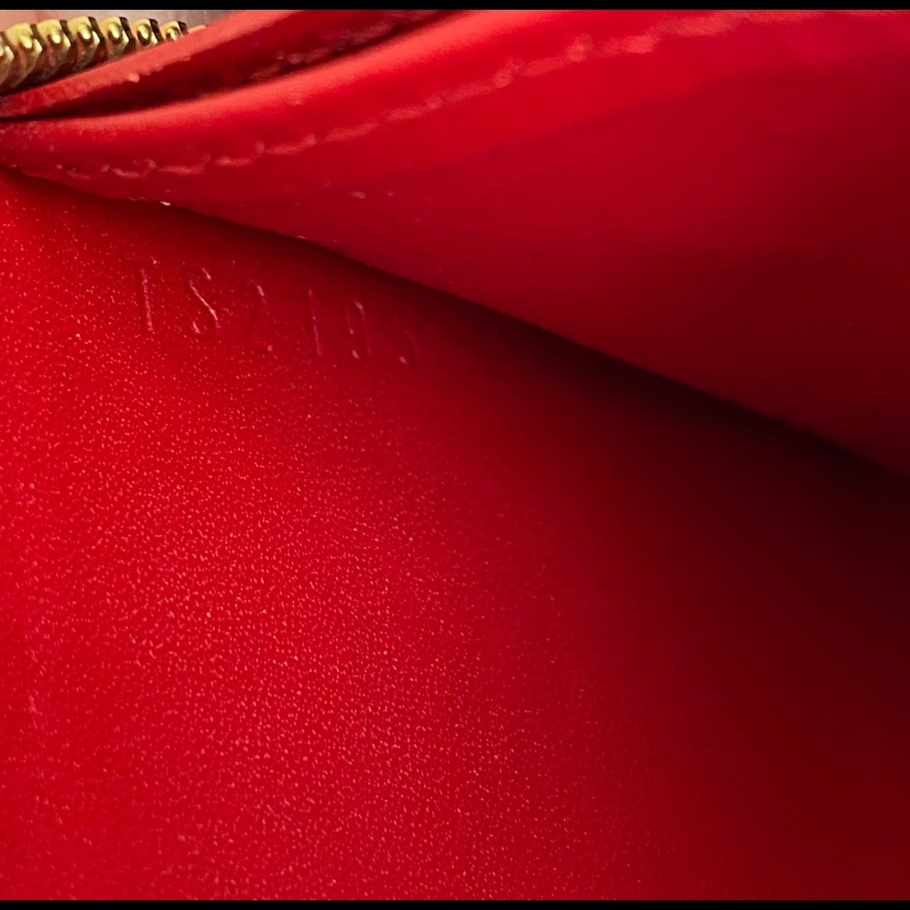 SOLD Louis Vuitton coin purse in vernis - Picture 13 of 13